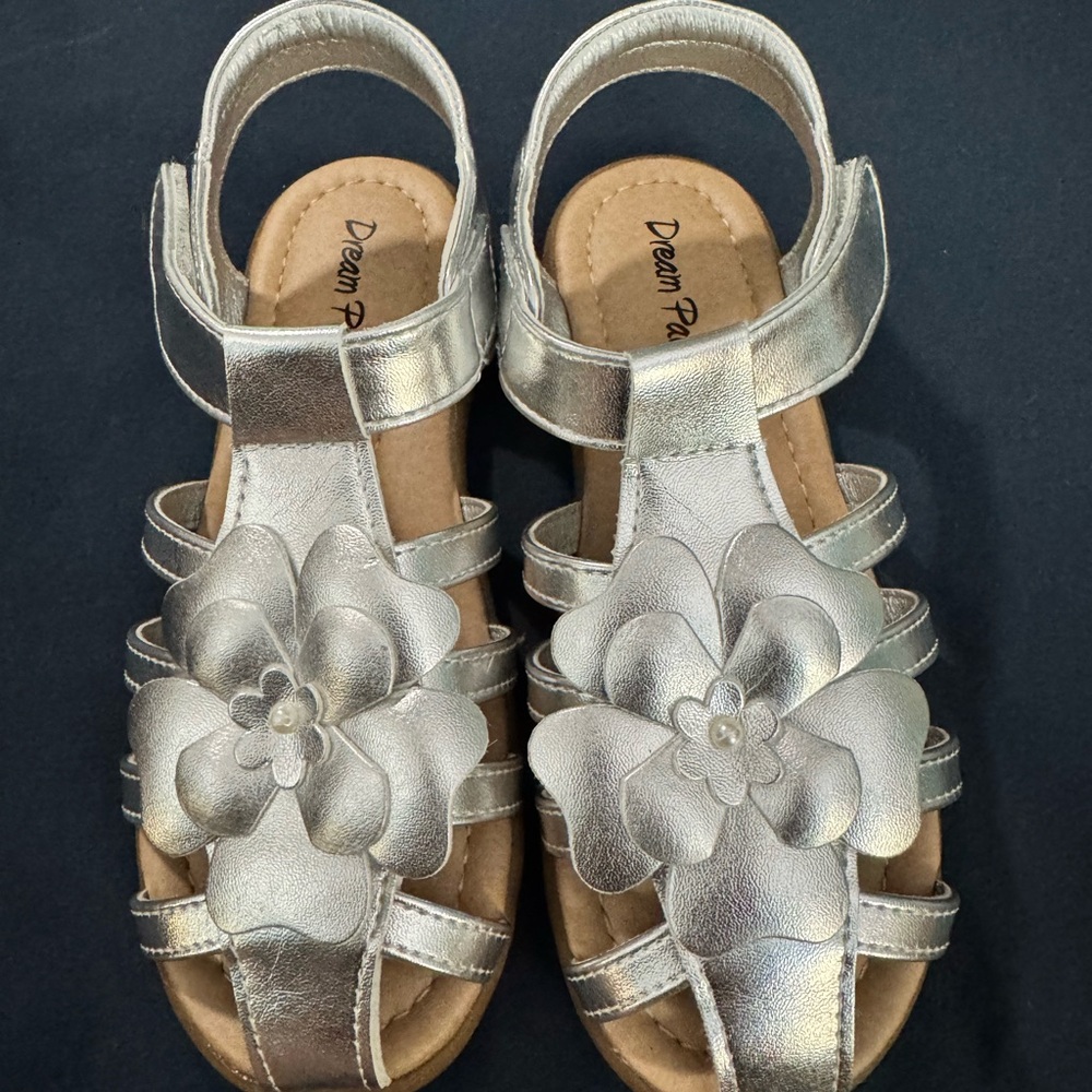 Dream Pairs Metallic Kids Sandals with Floral Accent. Size 13 (Little Girl)